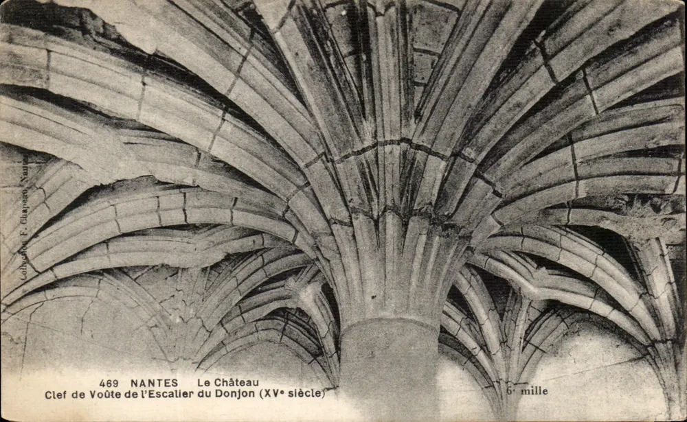 NANTES — Gotische Schlossschlüssel der Treppenstiege des Donjons (15. Jahrhundert) — F. Chârapeau, N° 489 - Vorderseite