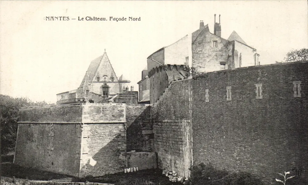 NANTES — O Castelo. Fachada Norte — Héliotipa Duangs et Cie, Nantes - Frente