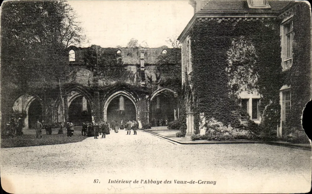 Interno dell'Abbazia di Vaux-de-Cernay — vista delle rovine e delle arcate — Héliotypie Bourdier-Faucheux, Versailles, n°87 - Recto