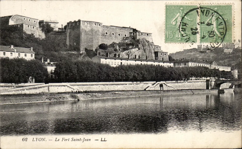 LYON — O Forte Saint-Jean — LL - Frente