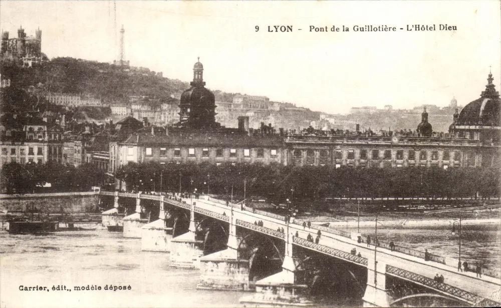 Lyon - Pont de la Guillotière - Hôtel Dieu — Carrier, Verlag, Modell angemeldet - Vorderseite