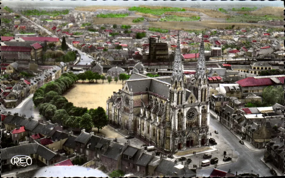 Châteauroux — Kirche Saint-André — Luftbild — M. Roussel, Verlag - Vorderseite