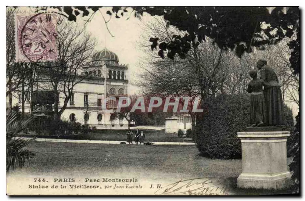 PARIS - Parc Montsouris — Statue der Alten, von Jean Escoula - Vorderseite