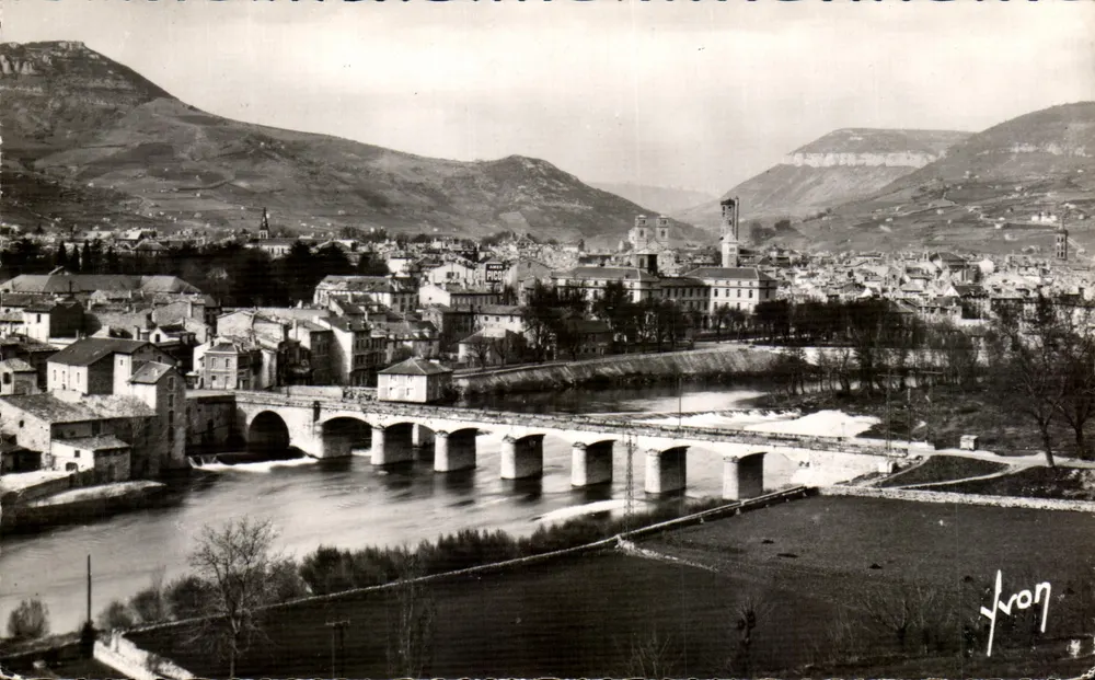 Millau — Der Tarn, die Leroy-Brücke und die Stadt — Verlag Yvon - Vorderseite
