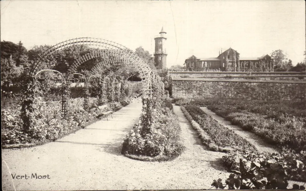 Jardim de Vert-Mont — Vista do parque com arco vegetalizado e torre — Vert-Mont - Frente