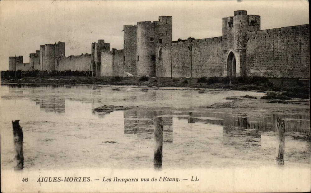 Aigues-Mortes — Die Mauern vom See aus gesehen — LL - Vorderseite