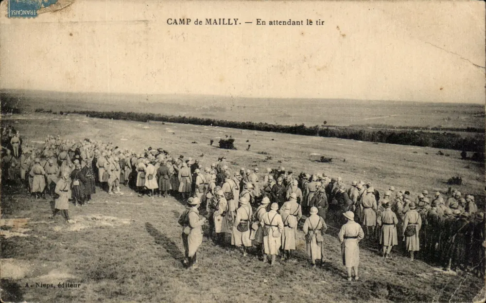 Camp de Mailly — Während des Wartens auf den Schuss — A. Nieps, Verlag - Vorderseite