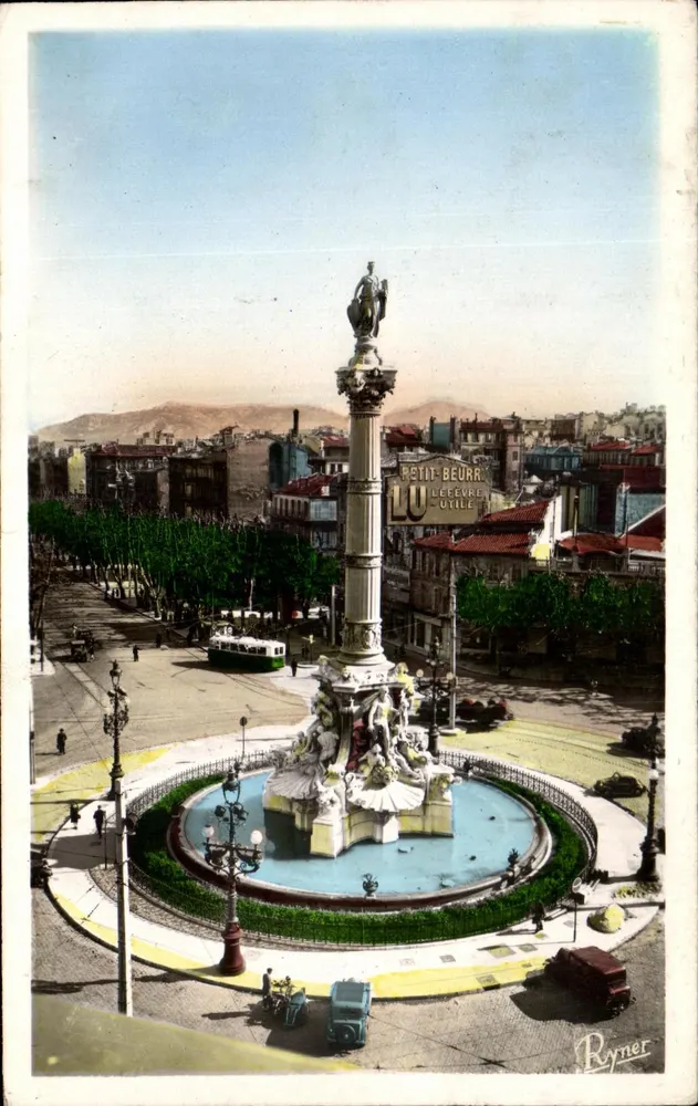 Place de la République — Fontaine monumentale avec colonne et statue — éditée par Rymer - Frente