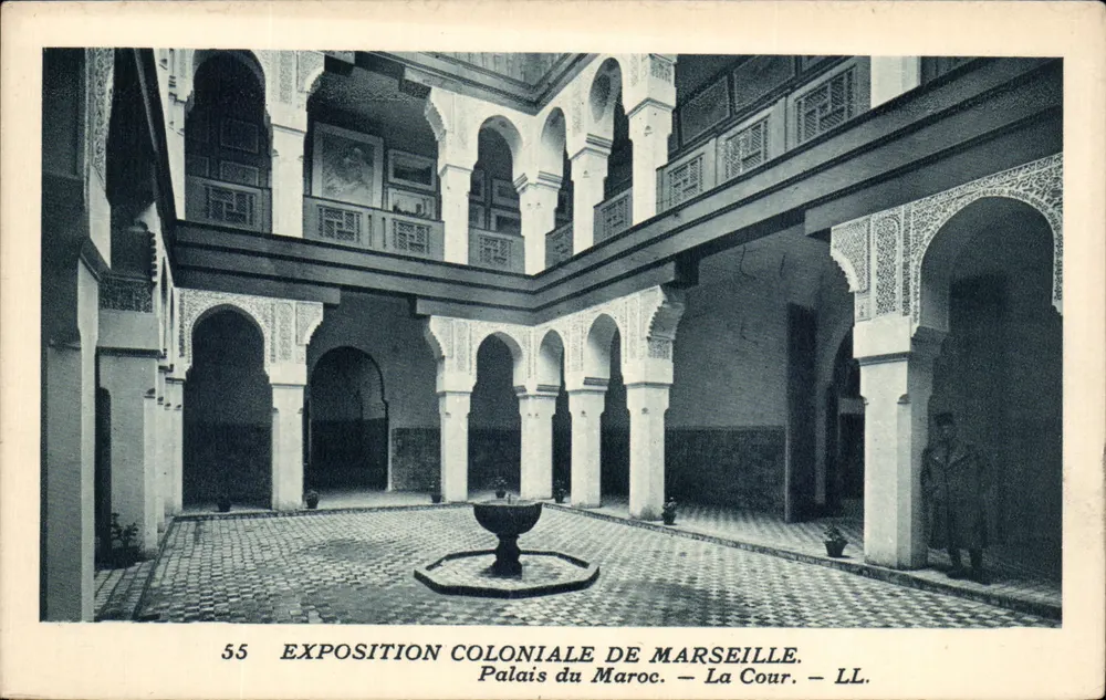 Palácio do Marrocos — A Praça — Exposição Colonial de Marselha — LL. - Frente