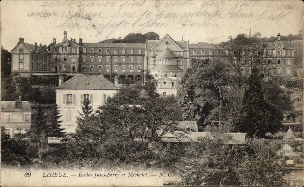 Lisieux — Escolas Jules-Ferry e Michelet — N. G. - Frente