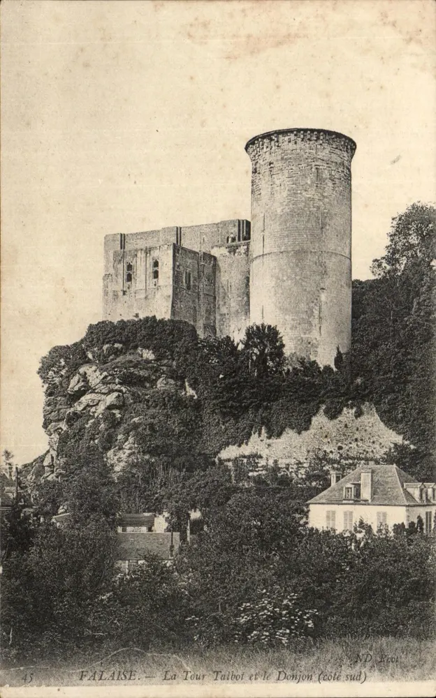 Falaise — Die Tauboi-Turm und der Bergfried (Südseite) — N.D. Écot - Vorderseite