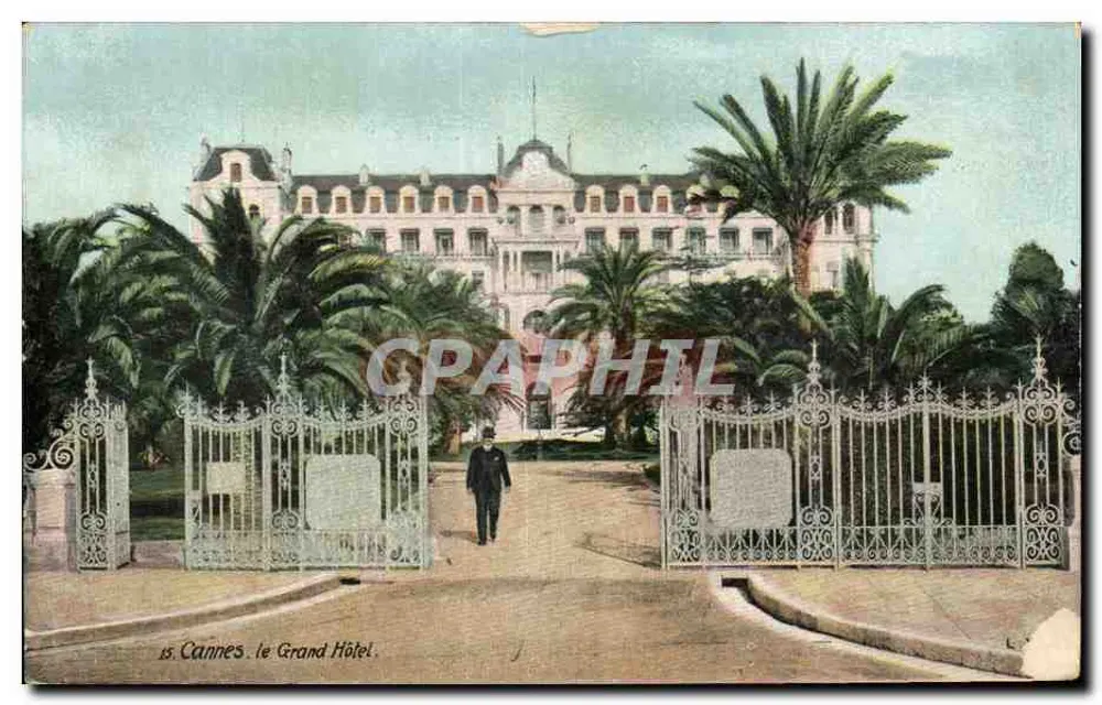 Cannes - o Grand Hôtel — vista da entrada com grade e palmeiras — editor L. C. & Cie - Frente