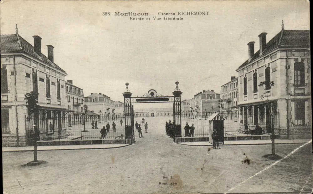 Montluçon — Kasernen RICHEMONT — Eingang und allgemeine Ansicht, herausgegeben von L. Montluçon, n° 388 - Vorderseite