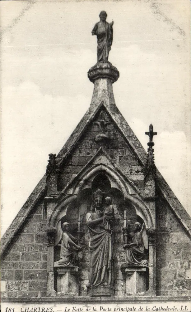 Chartres — Der Giebel der Hauptpforte der Kathedrale — LL - Vorderseite