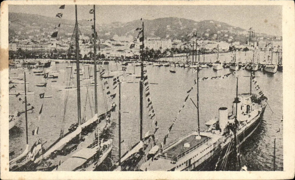 Het haven van Cannes — uitzicht op de haven met veel zeilschepen en een stoomboot — uitgever A 14 - Voorkant