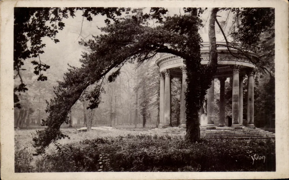 Pequeno Trianon — Templo do Amor — Les Éditions D'Art Yvon, Paris - Frente