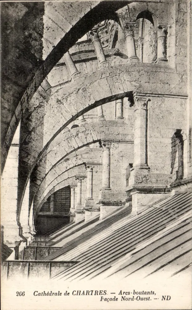 Kathedrale von CHARTRES — Strebepfeiler, Nordwestfassade — ND - Vorderseite