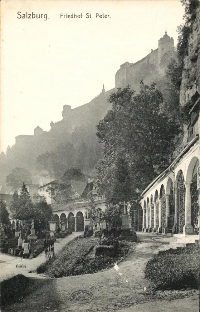 Salzburg. Cmentarz św. Piotra. — Widok cmentarza z zamkiem na wzgórzu — wydawca: Salzburger Postkarten-Verlag, n° 6664 - Awers