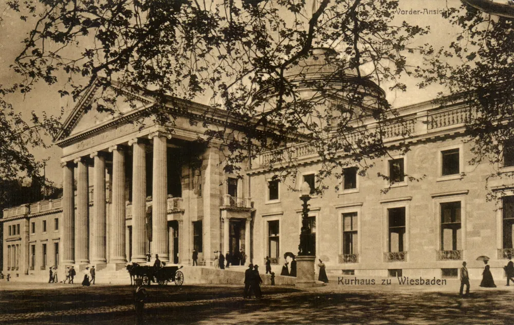 Kurhaus zu Wiesbaden — Vista frontal — editor Arthur Venn - Frente
