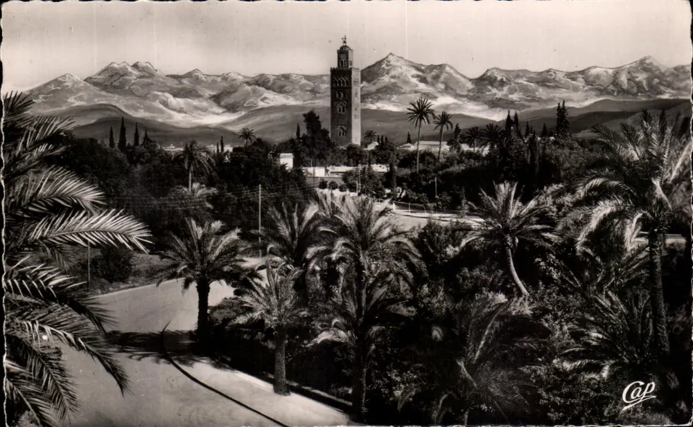 Marrakech — Ansicht der Koutoubia zwischen Palmen und Atlas — REAL-PHOTO, Paris - Vorderseite