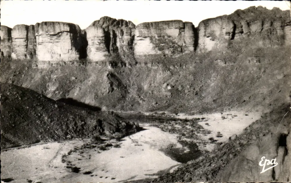 Gorges de Asak — Editora Epa, n°12 - Frente
