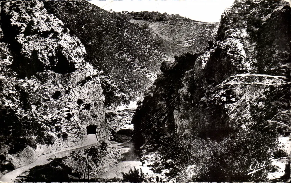 Gorges de Palestro — As Gorges e o Túnel — Editor: Editions Photo-Africaines, Alger - Frente