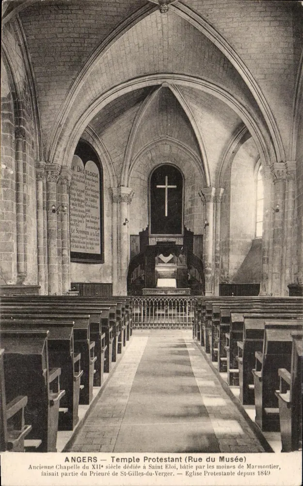 Angers — Templo Protestante (Rua do Museu) — Antiga capela do século XII dedicada a São Eloi, igreja protestante desde 1849 - Frente