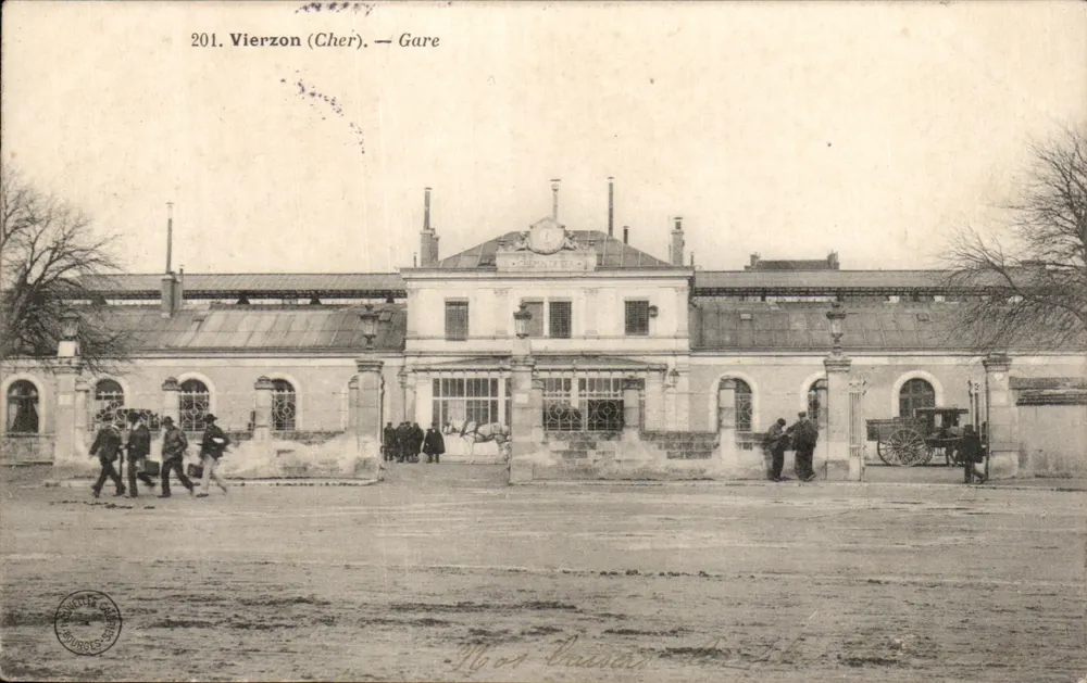 Vierzon (Cher) — Estação — Editor: Sociedade das Cartas Postais de Bourges, n° 201 - Frente