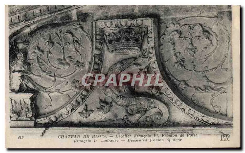Château de Blois — Treppenhaus von François I., Fronton der Tür - Vorderseite