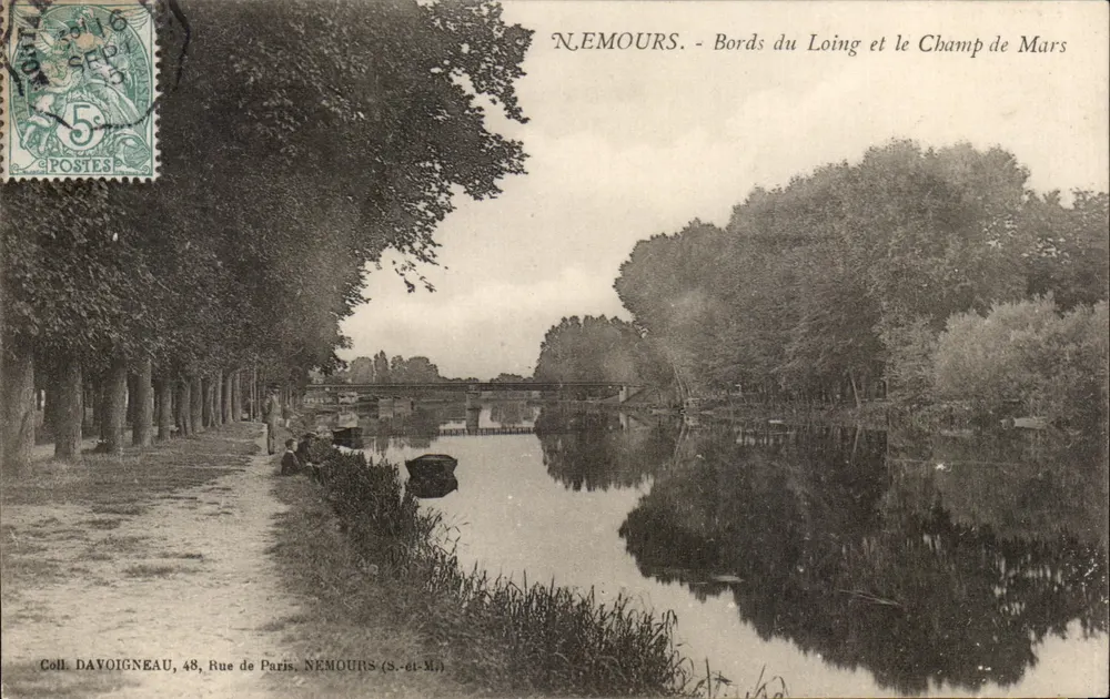 NEMOURS - Bordas do Loing e o Campo de Mars — Coll. DAVOIGNEAU, 48, Rue de Paris, NEMOURS (S.-et-M.) - Frente