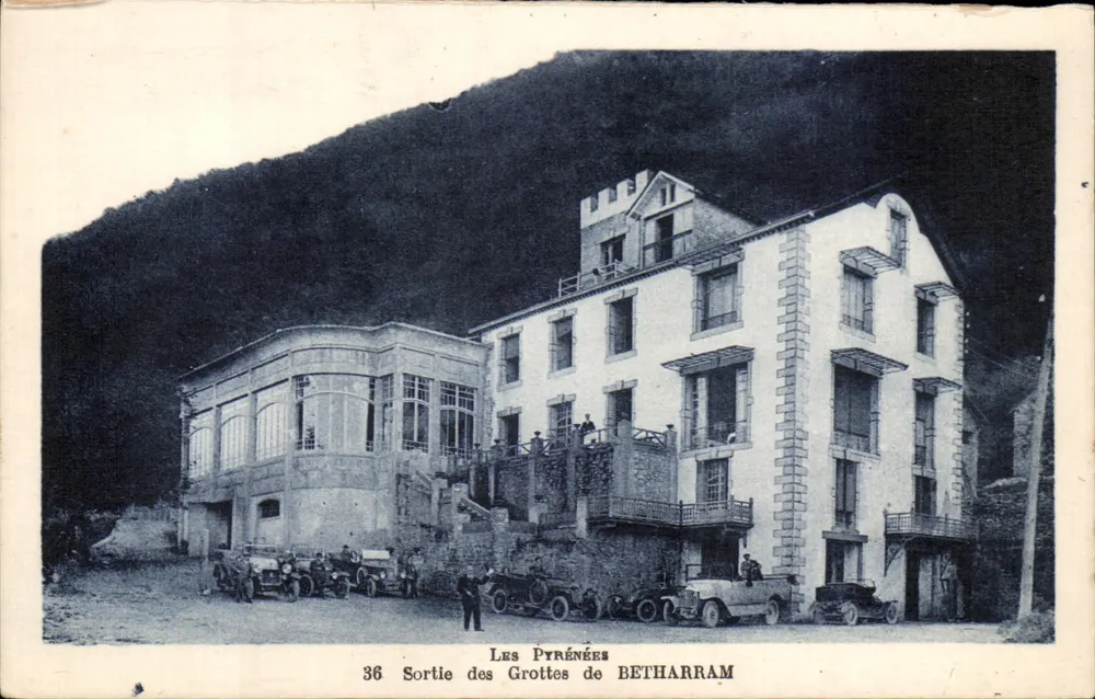 Uscita delle Grotte di Betharram — I Pirenei — Editore: I Pirenei, n° 36 - Recto