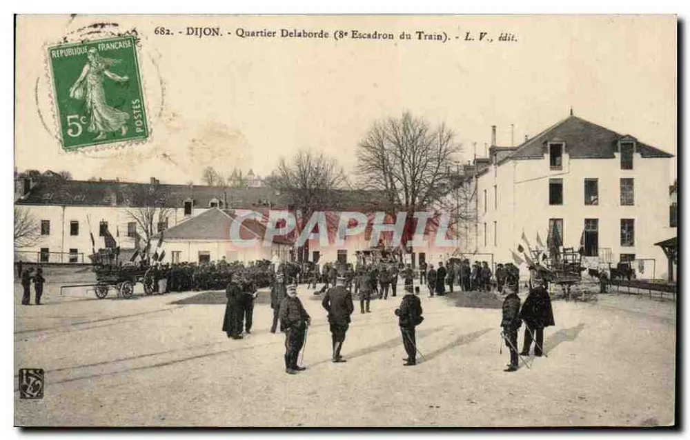 Dijon - Quartier Delaborde (8e Escadron du Train) - L. V., édit. - Recto