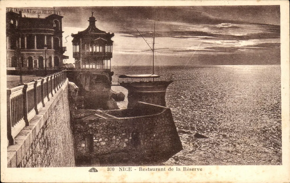 Nice - Restaurante de la Réserve — vista do porto e do edifício, n° 370 - Frente