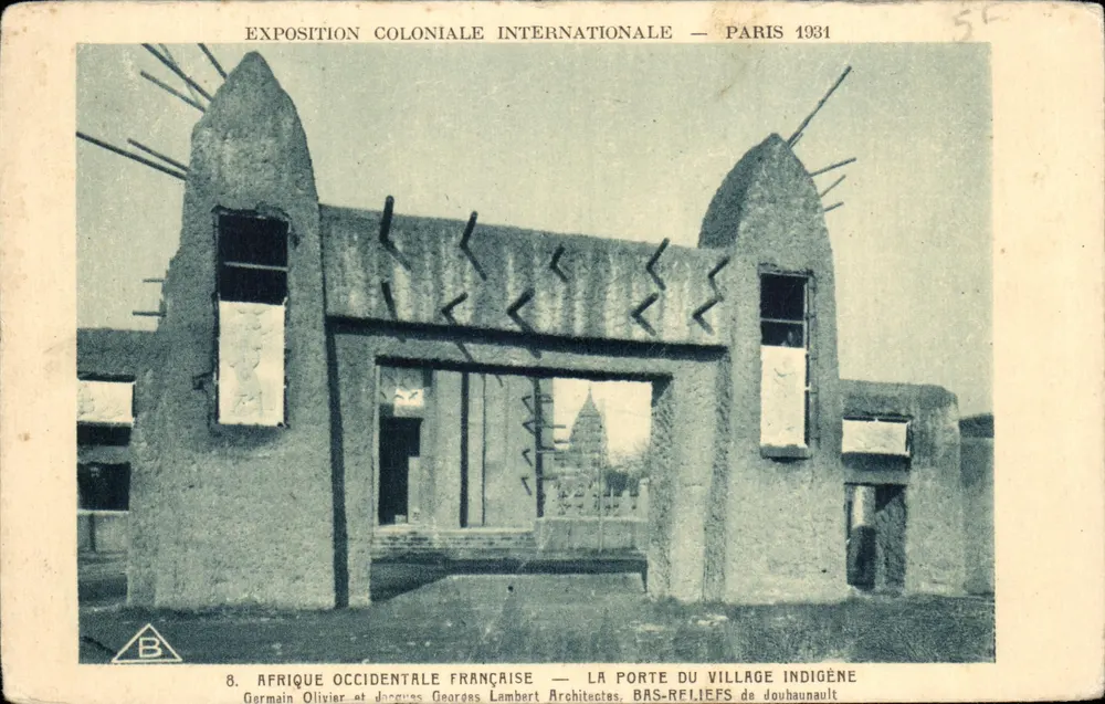 Westafrikanische Französische Kolonien — Die Tür des indigenen Dorfes — Internationale Kolonialausstellung — Paris 1931 — Architekten Germain Olivier und Jacques Georges Lambert — BAS-RELIEFS von Jouhaunault - Vorderseite