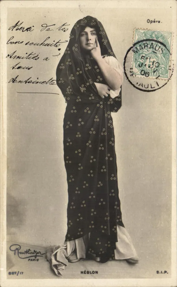 Frau in einem schwarzen Musterkleid — Héglon — von Reutlinger, Paris, Nr. 887/17 - Vorderseite