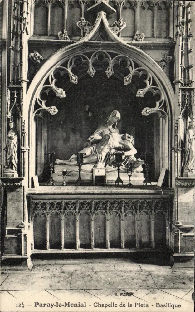 Paray-le-Monial — Kapelle der Pietà — Basilika - Vorderseite