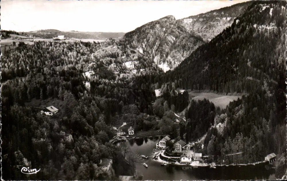Saut du Doubs (Doubs) — Terminus des Bassins, vu du Châtelard — CIM - Frente