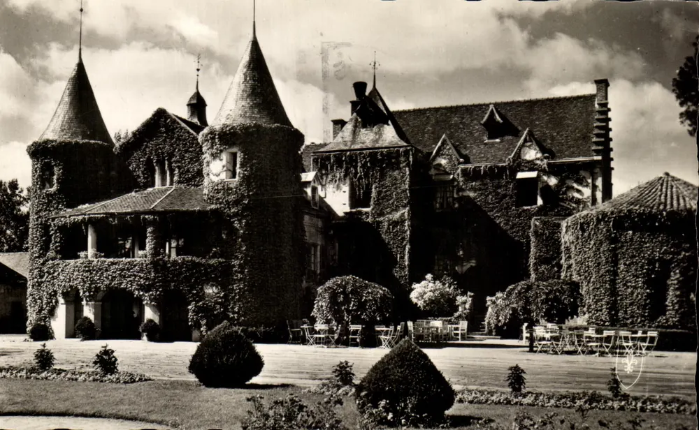 Castelo de Saint-Jean — Montluçon (Allier) — Éditions du LYS - Frente