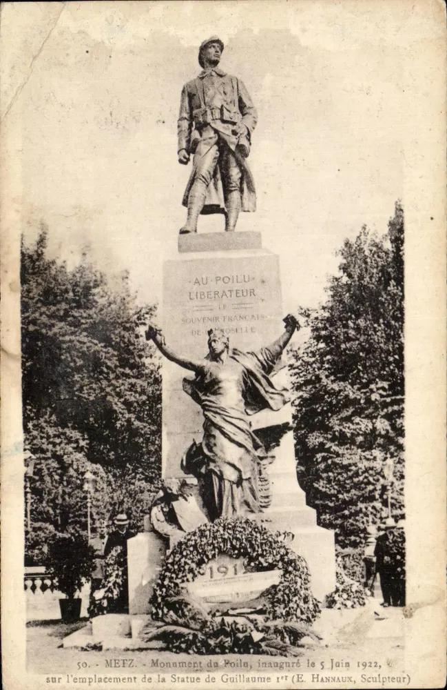 Metz — Monument du Poilu Libérateur sur l'ancien emplacement de la statue de Guillaume 1er — E. Hannaux, sculpteur - Frente