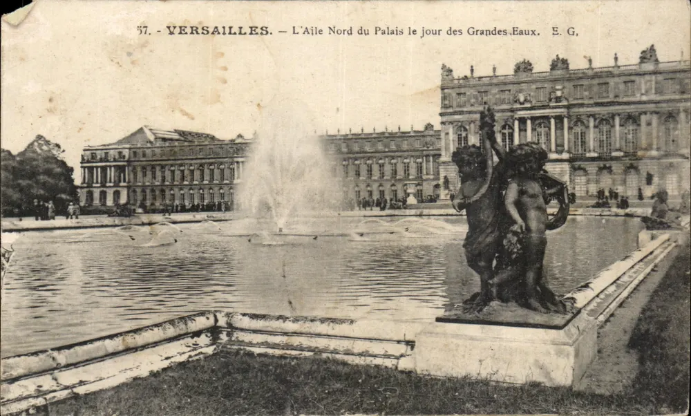Versailles — Der Nordflügel des Schlosses an dem Tag der Großen Fontänen — E. G. - Vorderseite