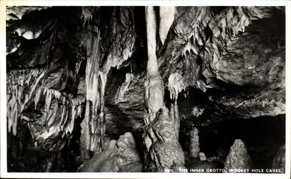 El Grotto interior — Wookey Hole Caves — editor Night Ventiner, n° 5331 - Anverso