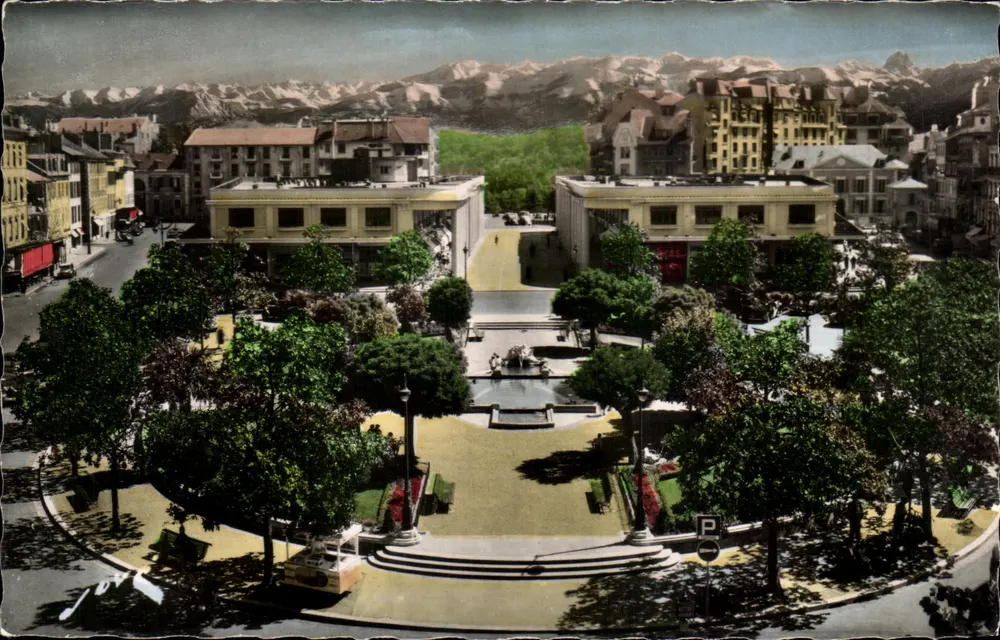 PAU (Basses-Pyrénées) — Ansicht der Place Clémenceau und der Pyrenäen-Kette — Éditions JOVE - Vorderseite