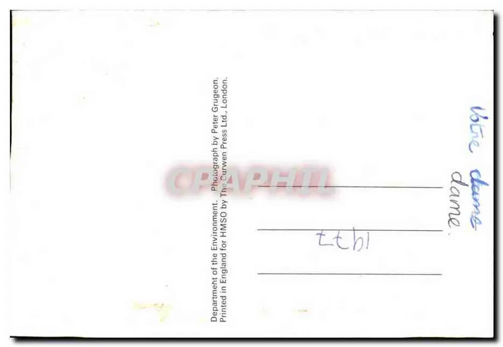 A Rainha Elizabeth II — coroada — fotografia da HM SO - Verso