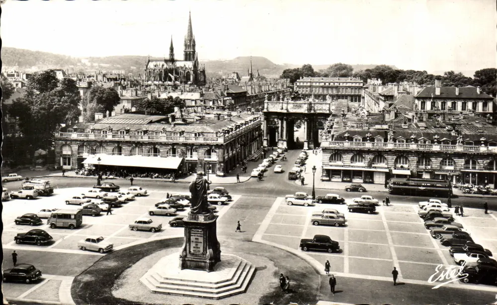 Nancy — Place Stanislas, der Triumphbogen und die Kirche Saint-Epvre — Éditeur Estal - Vorderseite
