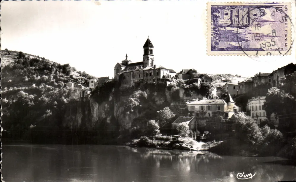 Quimper — Vista do vilarejo sobre o rio — editor 'Cim' n° 000 - Frente