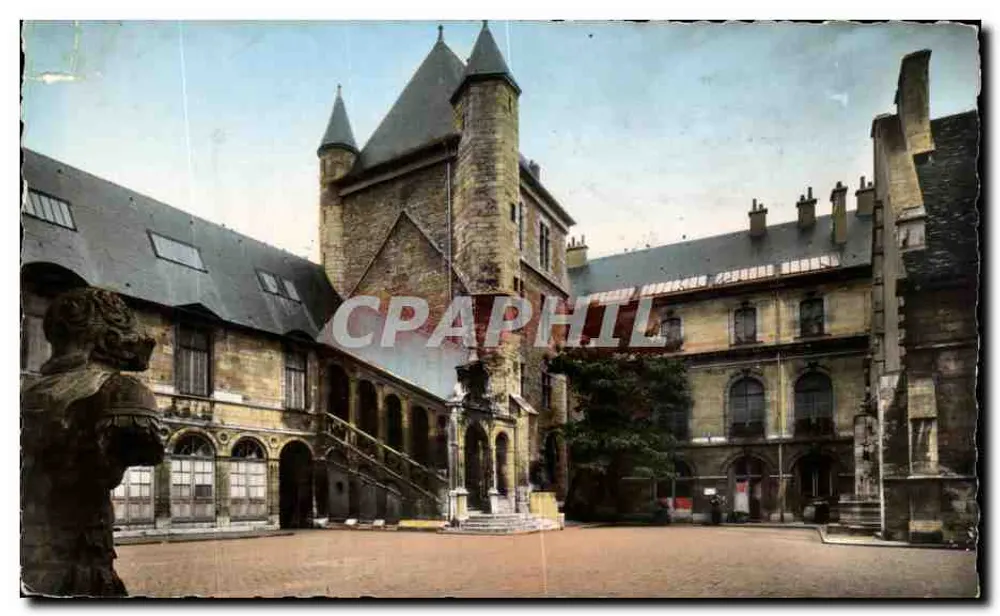 La Tour de Bar — Cour intérieure avec statue — Édition et Photo PROFFET - Frente