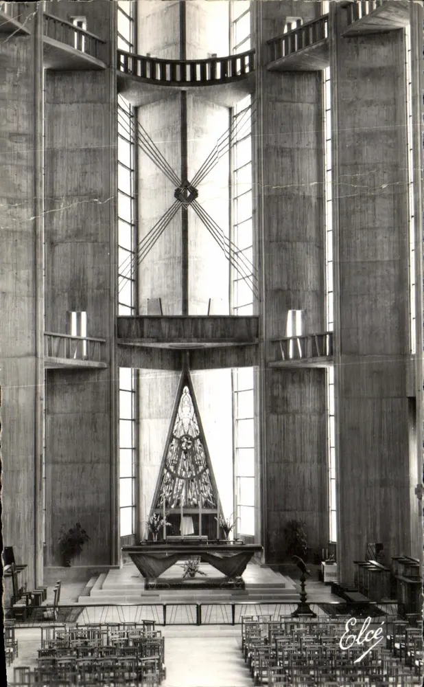 Intérieur de la nouvelle église — Royan (Charente-Maritime) — Éditeur Elcé - Vorderseite
