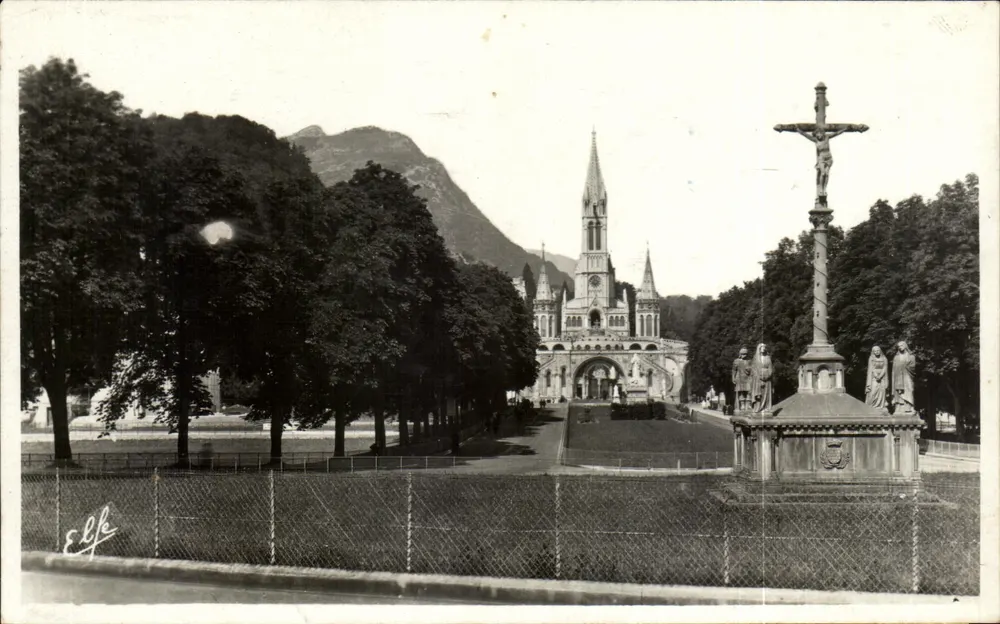 Lourdes — Die Kreuz der Bretonen und die Basilika — Edition LABOUCHE Frères Toulouse - Vorderseite