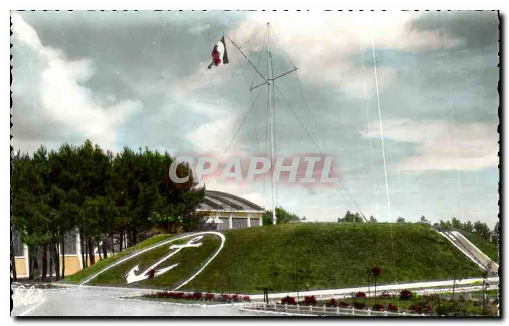 Maritiem Opleidingscentrum Houltin — Monument met vlag en gesneden anker — uitgever L. Chagnneau - Voorkant
