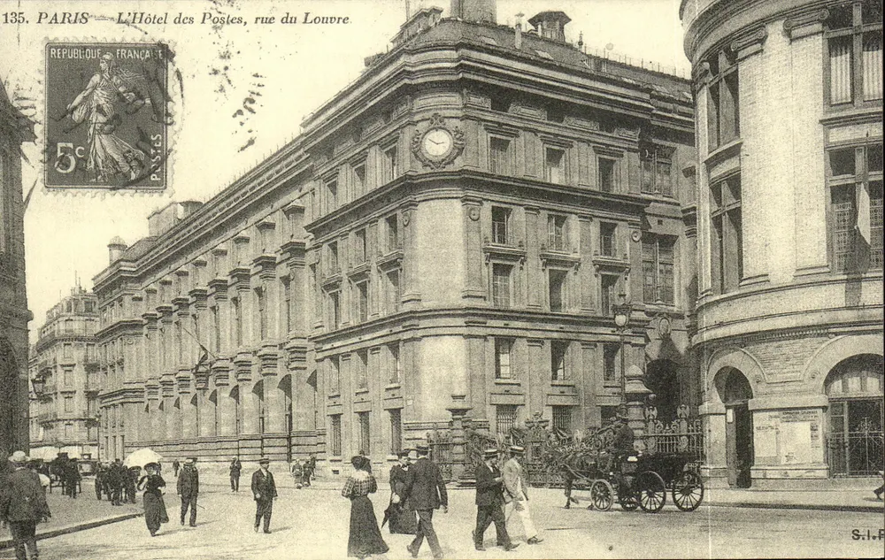 Paris — O Hotel das Correios, rue du Louvre — S.I. Paris - Frente
